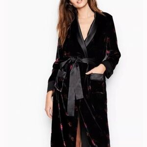 VICTORIA’S SECRET Velvet Kimono Robe NWOT Black Small